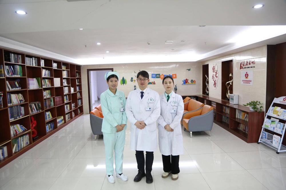  严裕育家医团队