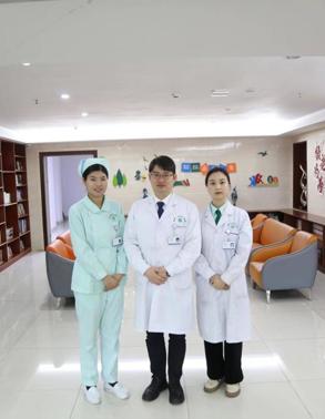 严裕育家医团队